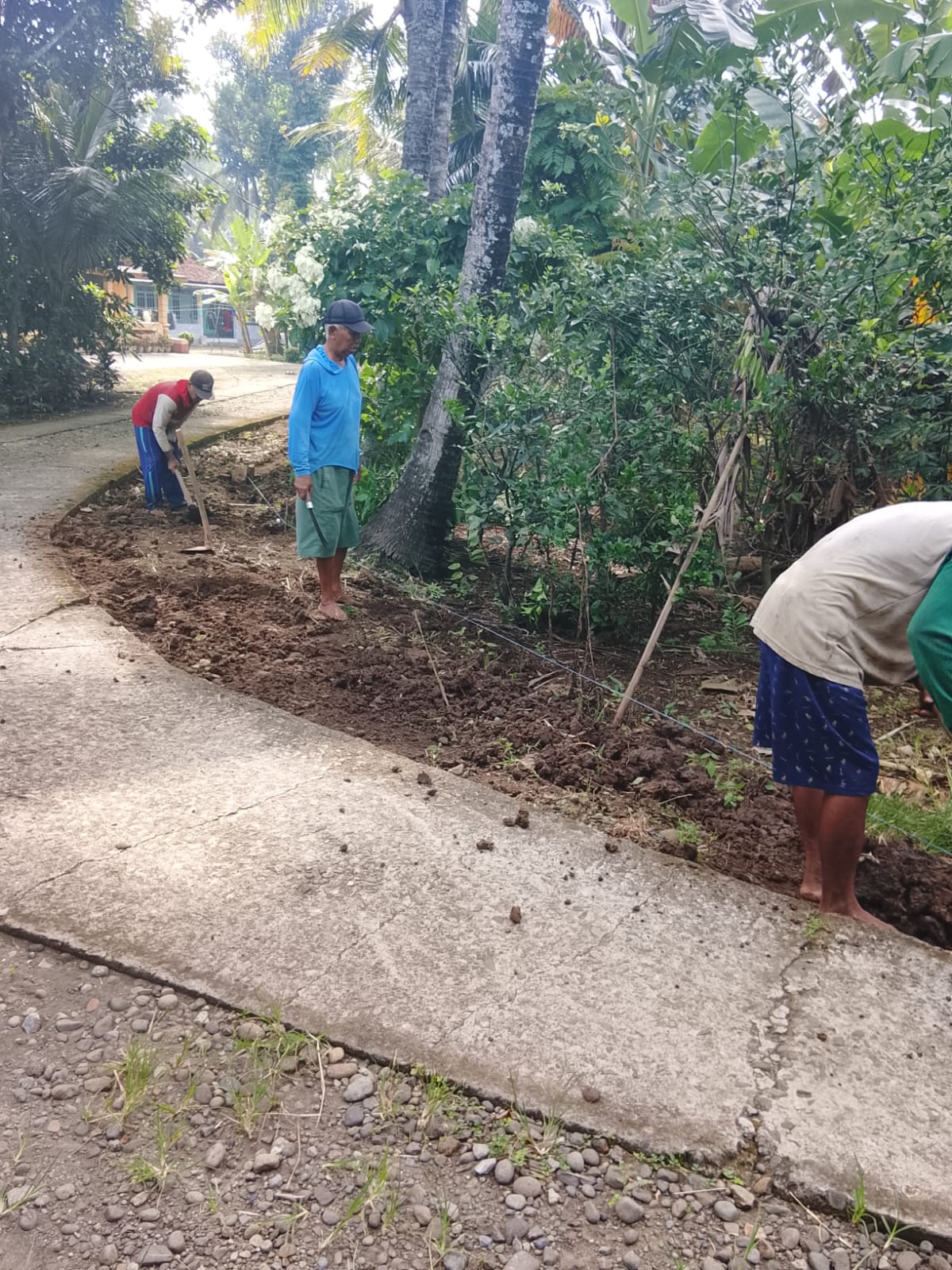 pemadatan-rintisan-jalan-rw-07-30%